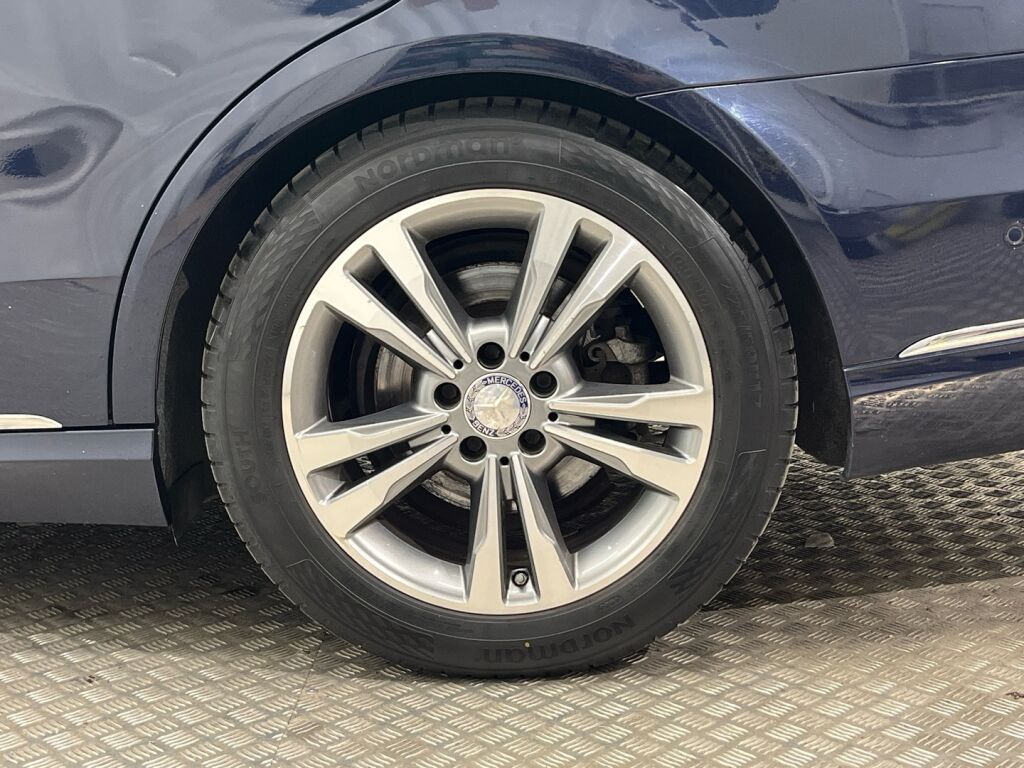 Mercedes-Benz E 2015 Sininen