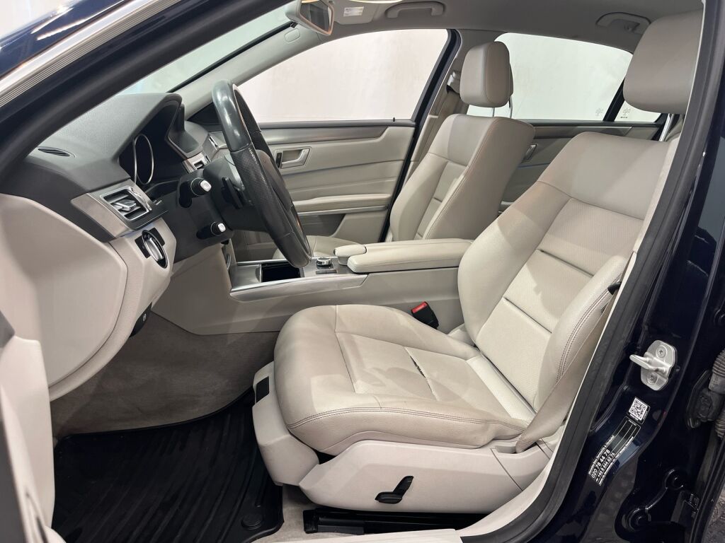 Mercedes-Benz E 2015 Sininen