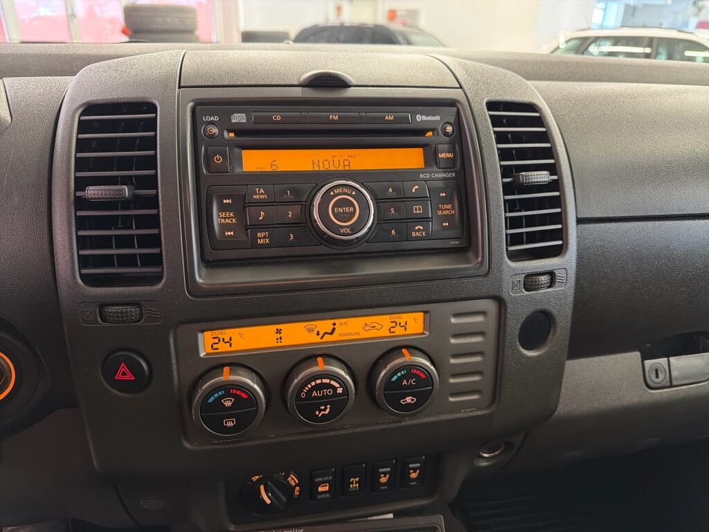 Nissan Navara 2008 Musta