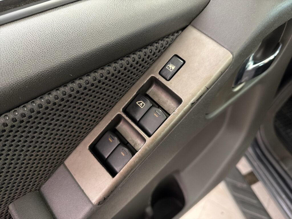 Nissan Navara 2008 Musta