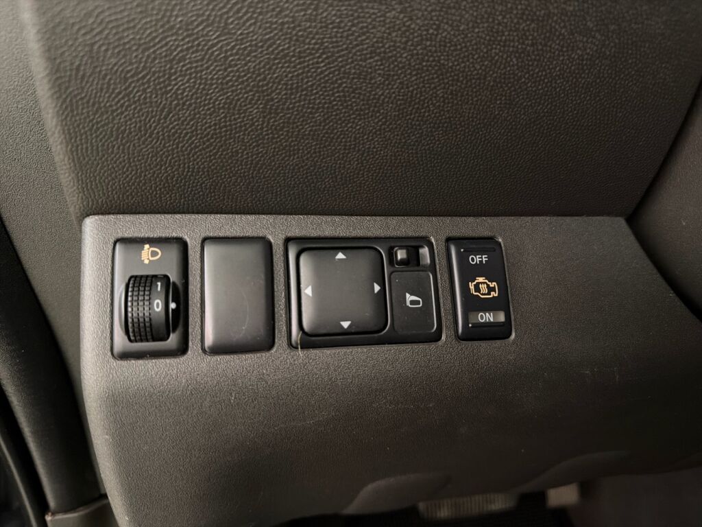 Nissan Navara 2008 Musta