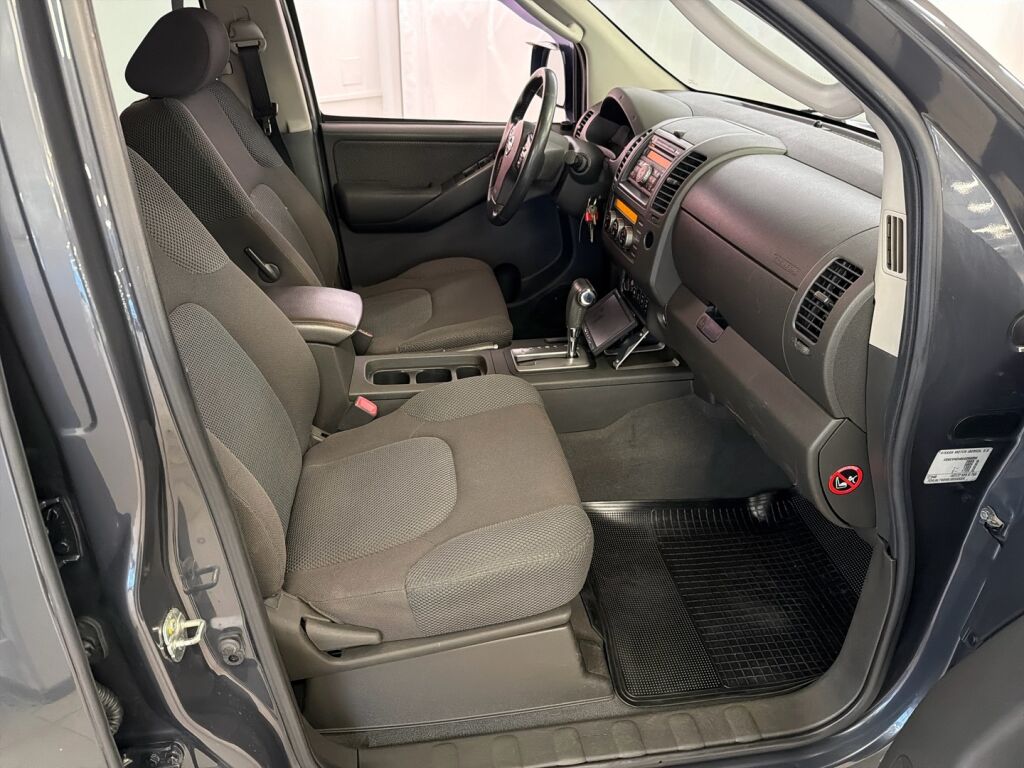 Nissan Navara 2008 Musta