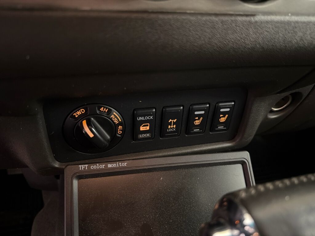 Nissan Navara 2008 Musta