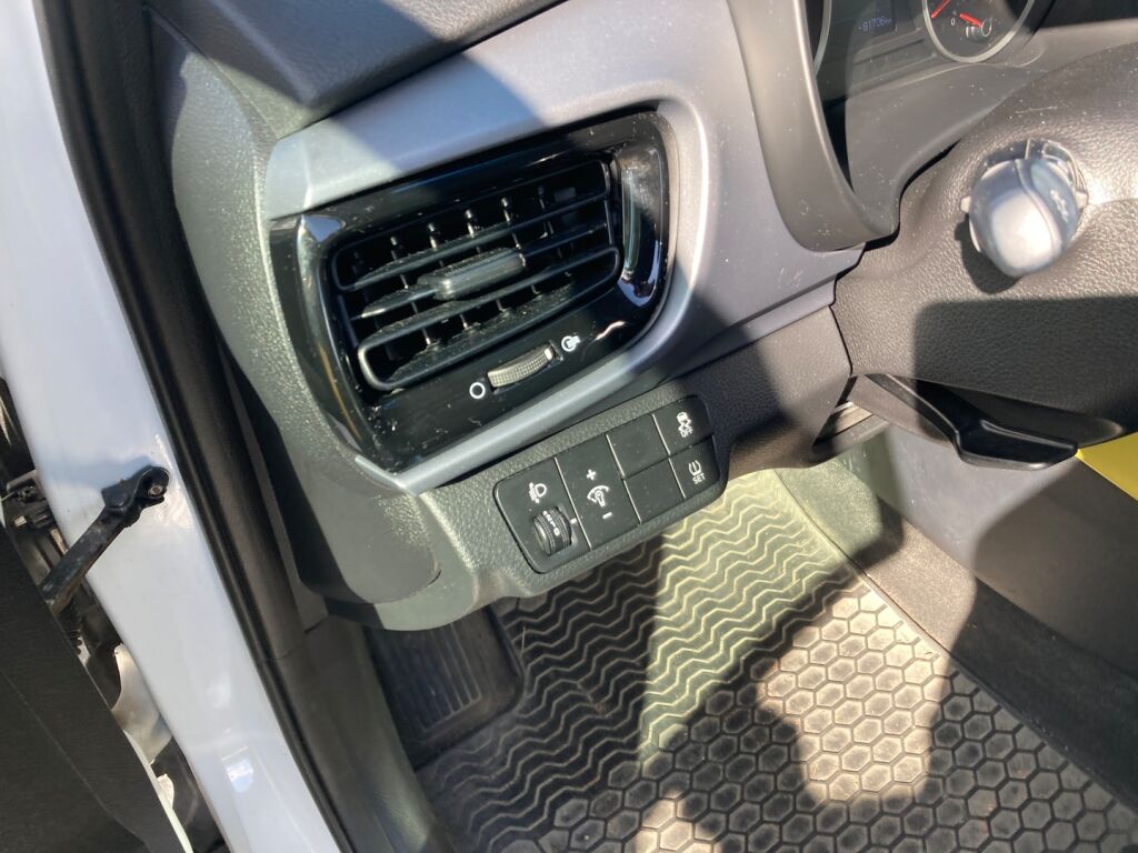 Kia Stonic 2019 Valkoinen