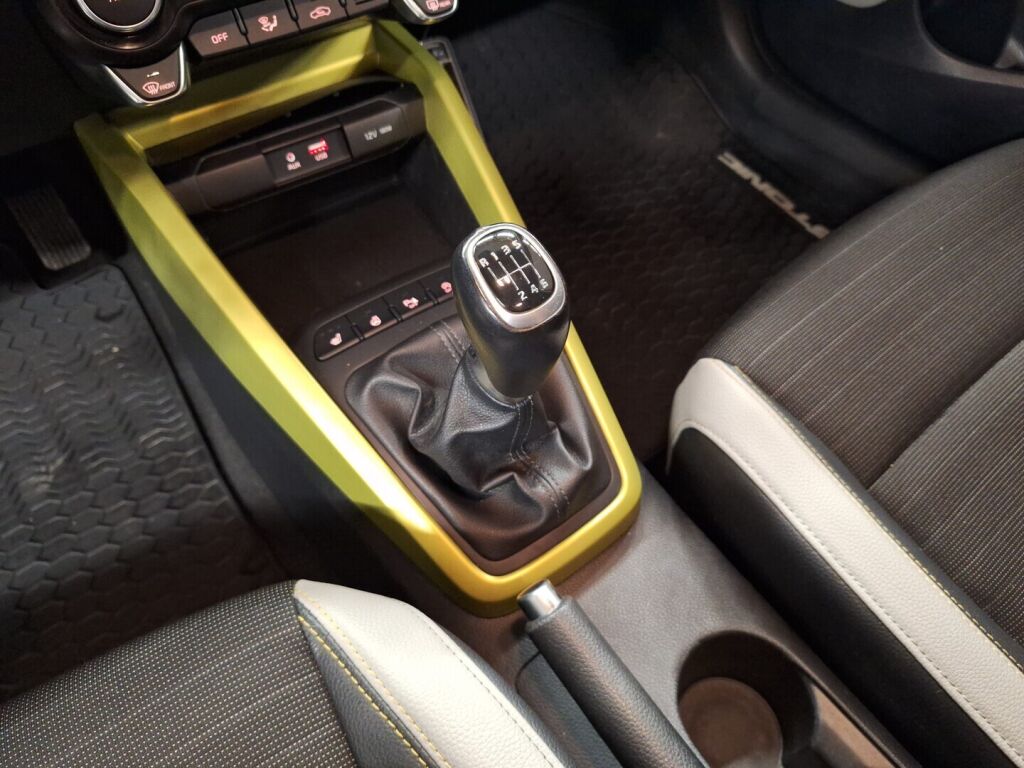 Kia Stonic 2019 Harmaa