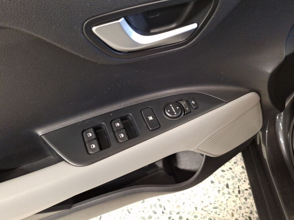 Kia Stonic 2019 Harmaa