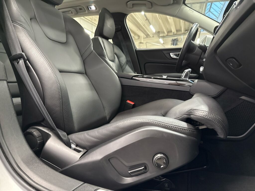 Volvo V60 2019 Harmaa