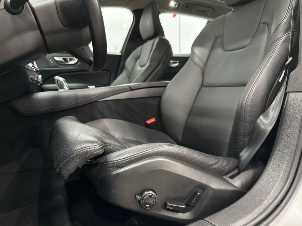 Volvo V60 2019 Harmaa