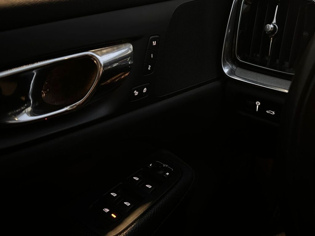 Volvo V60 2019 Harmaa