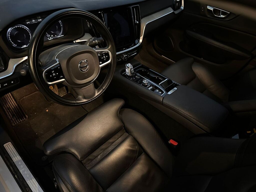 Volvo V60 2019 Harmaa