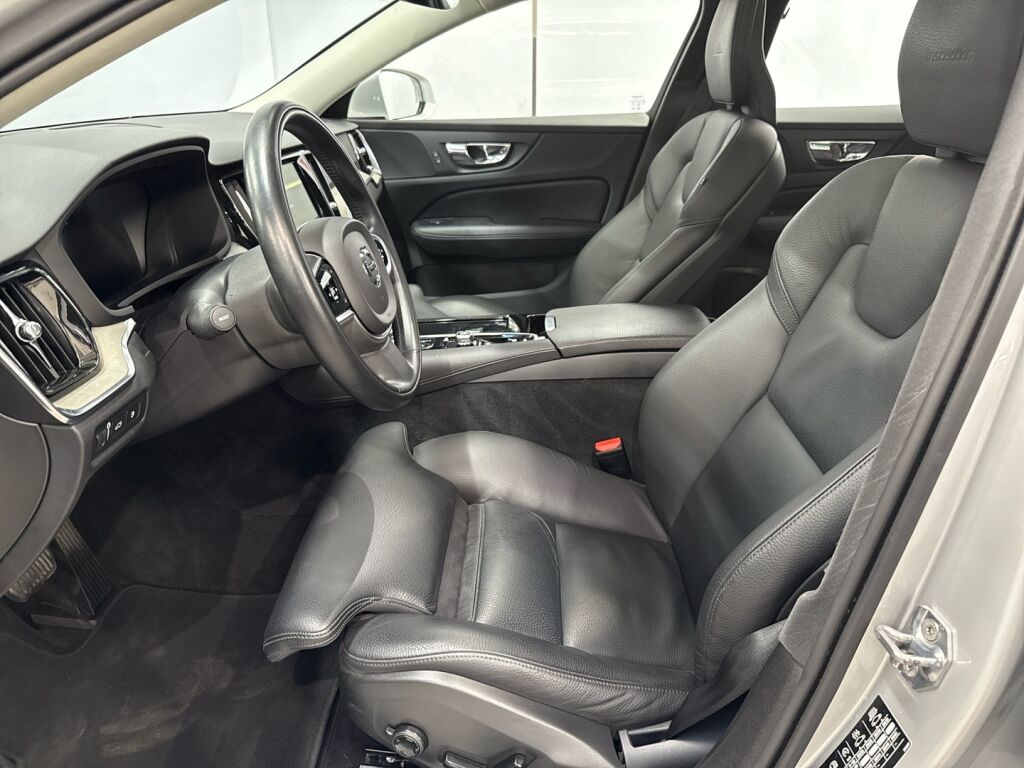 Volvo V60 2019 Harmaa