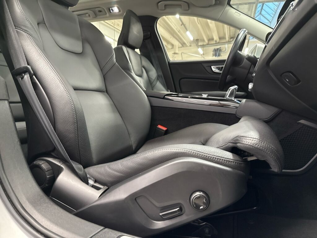 Volvo V60 2019 Harmaa