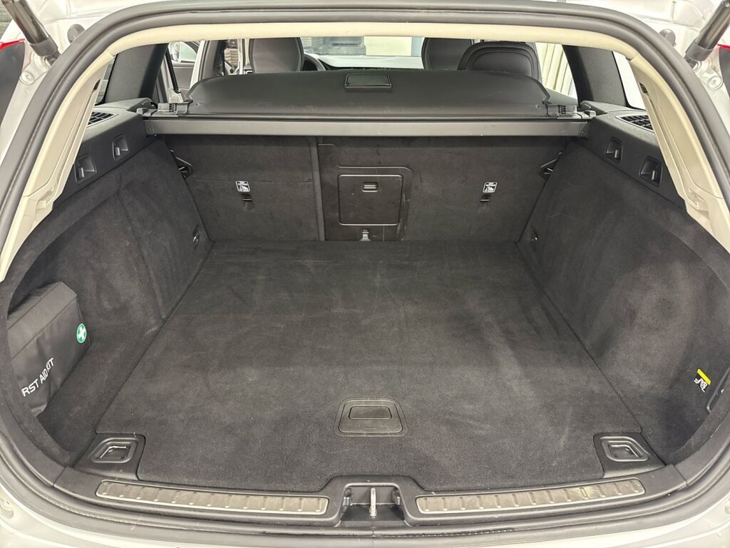 Volvo V60 2019 Harmaa