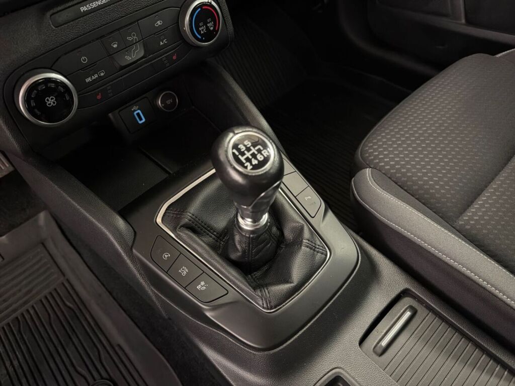 Ford Focus 2019 Valkoinen