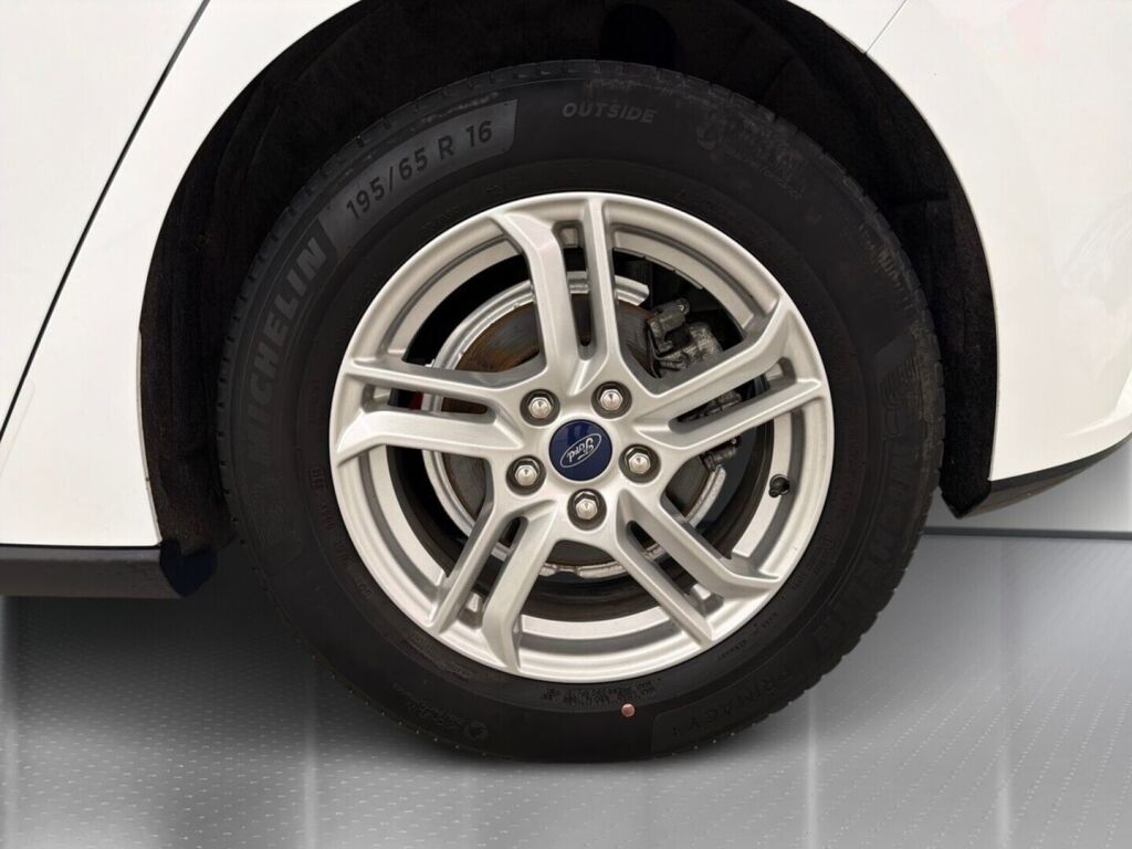 Ford Focus 2019 Valkoinen
