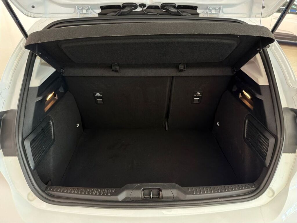 Ford Focus 2019 Valkoinen
