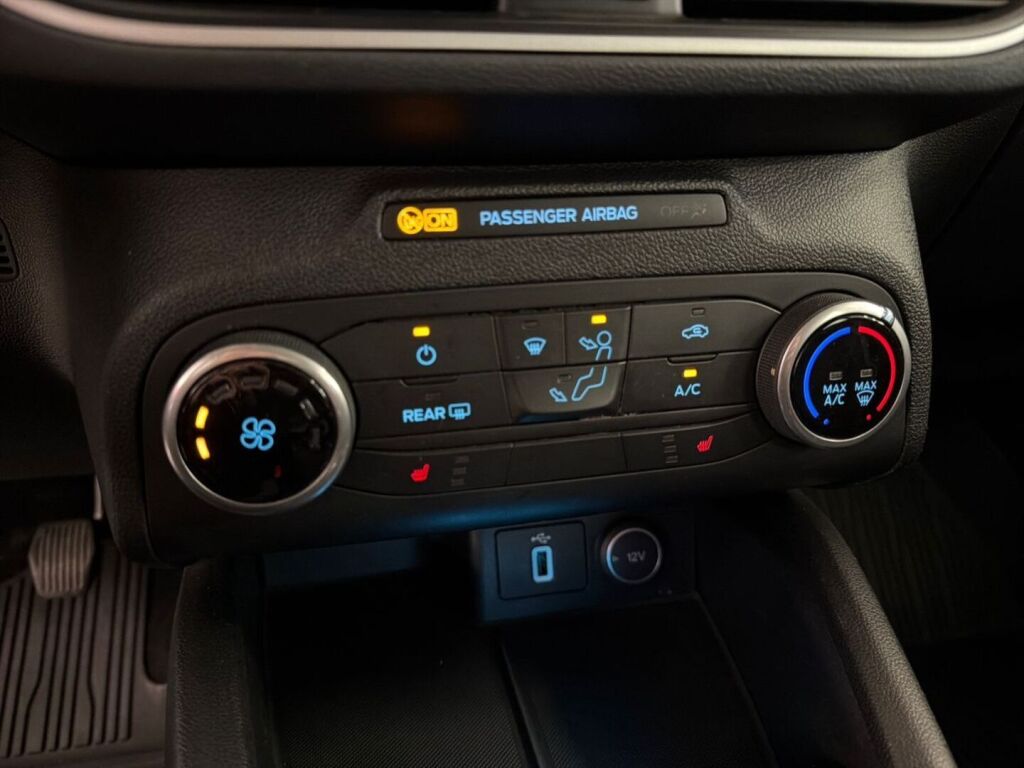 Ford Focus 2019 Valkoinen