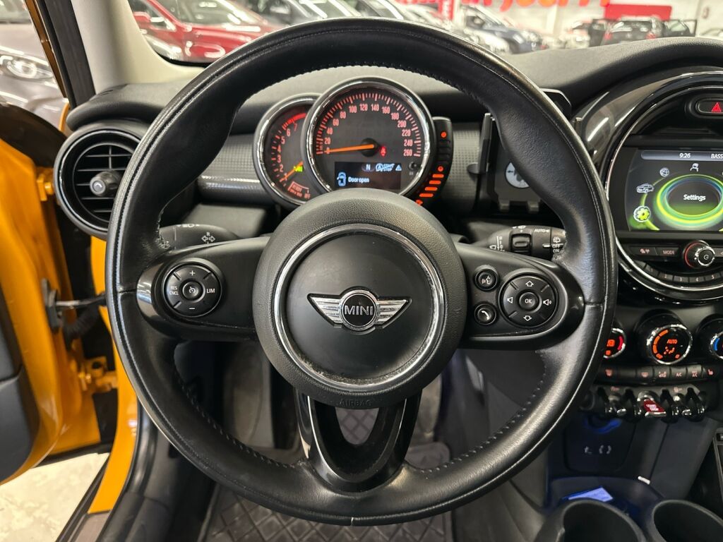 Mini One 2016 Oranssi