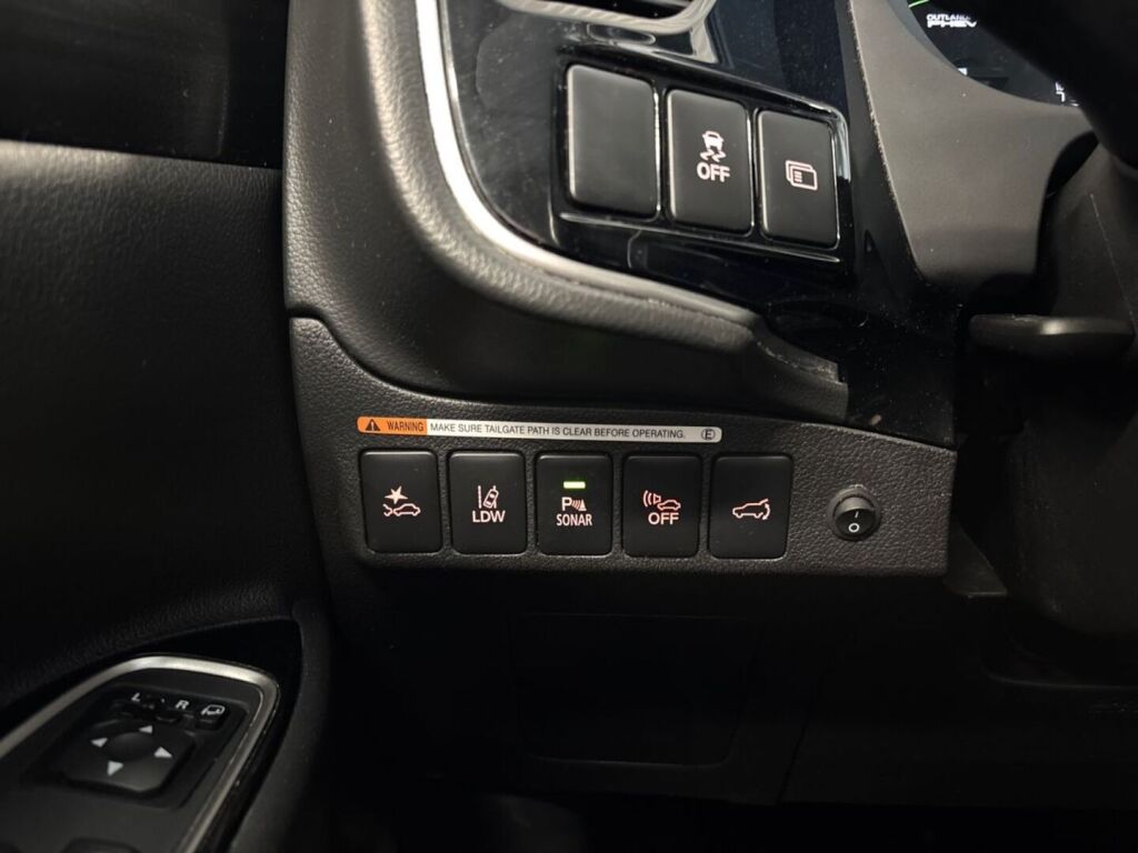 Mitsubishi Outlander PHEV 2018 Musta