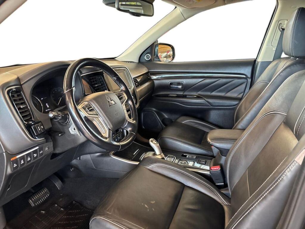 Mitsubishi Outlander PHEV 2018 Musta