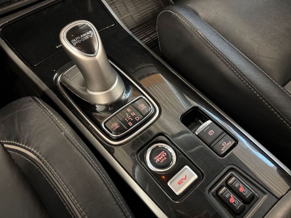 Mitsubishi Outlander PHEV 2018 Musta