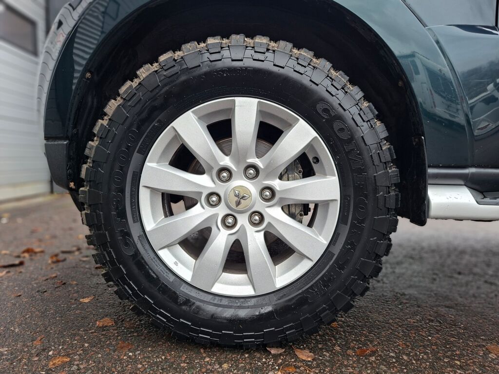 Mitsubishi Pajero 2010 Vihreä