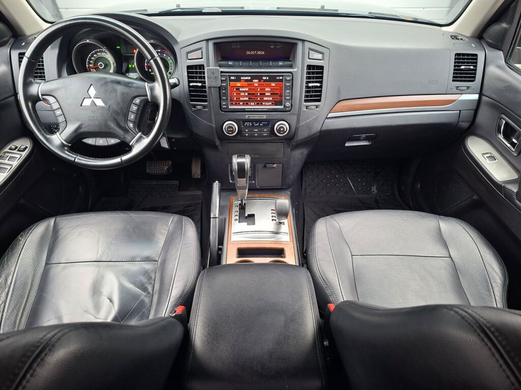 Mitsubishi Pajero 2010 Vihreä