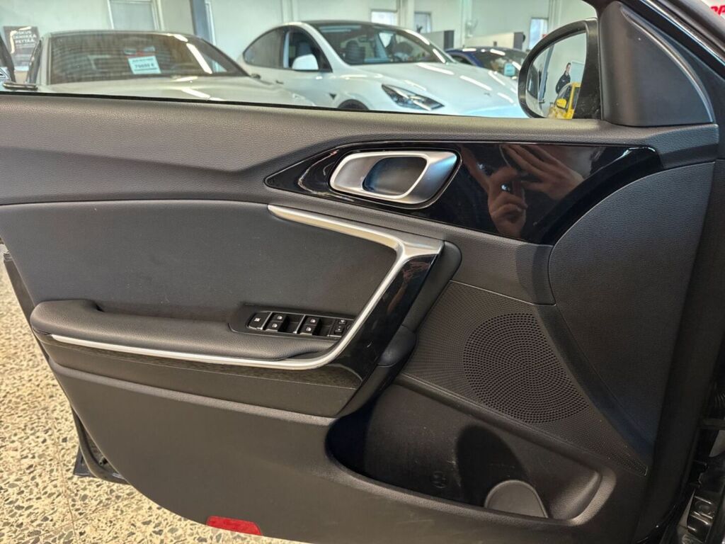 Kia ProCeed 2019 Musta