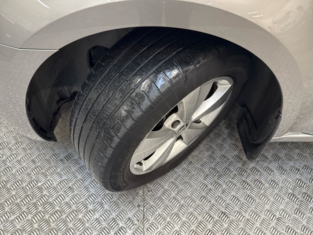 Skoda Octavia 2019 Ruskea (beige)