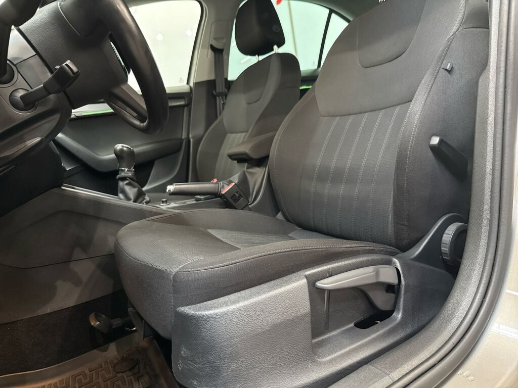 Skoda Octavia 2019 Ruskea (beige)