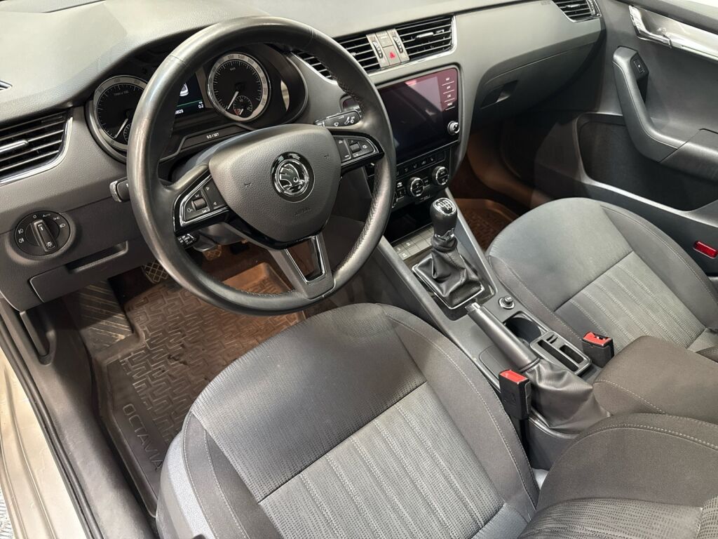 Skoda Octavia 2019 Ruskea (beige)