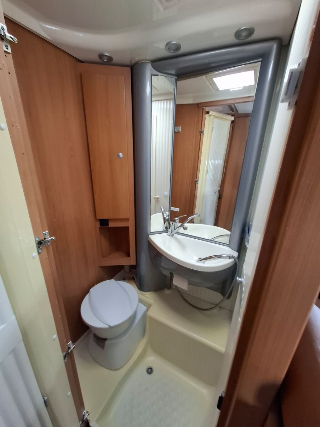 Dethleffs Globe-R A 588 2009 Valkoinen