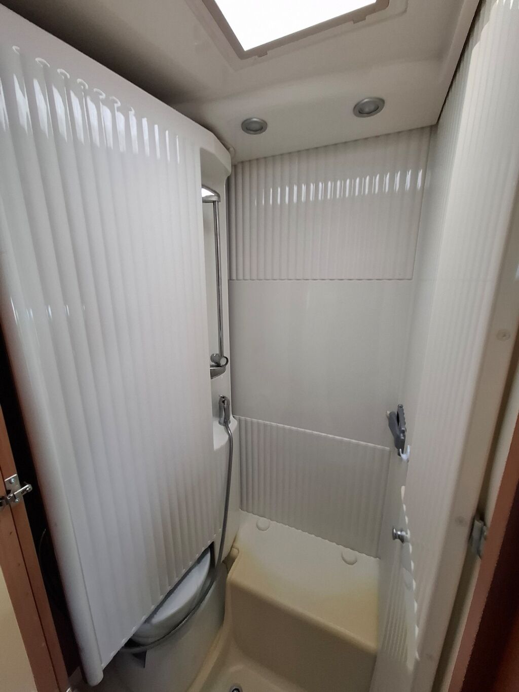 Dethleffs Globe-R A 588 2009 Valkoinen