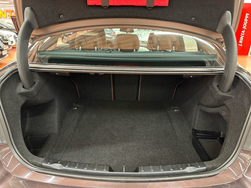 BMW 330 2013 Ruskea (beige)