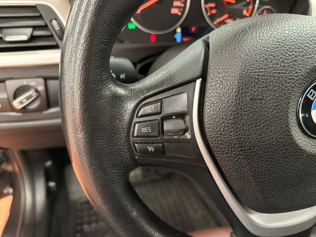 BMW 330 2013 Ruskea (beige)