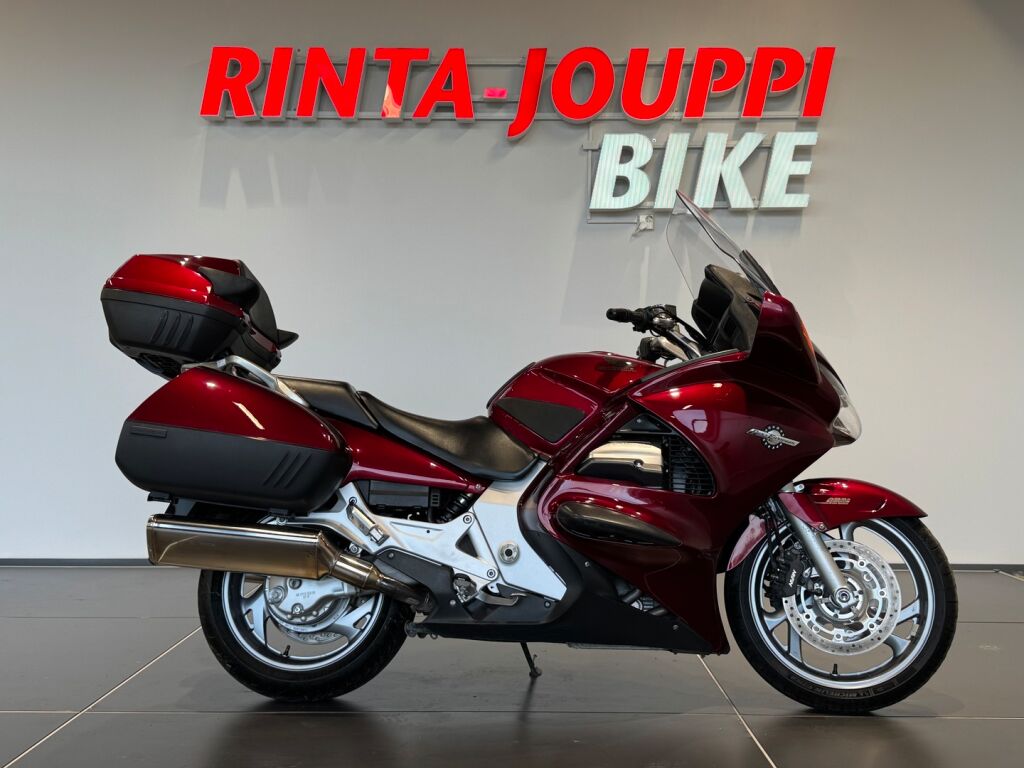 Honda ST 2005 Punainen