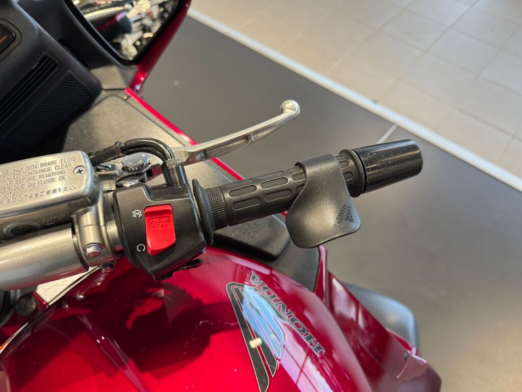 Honda ST 2005 Punainen