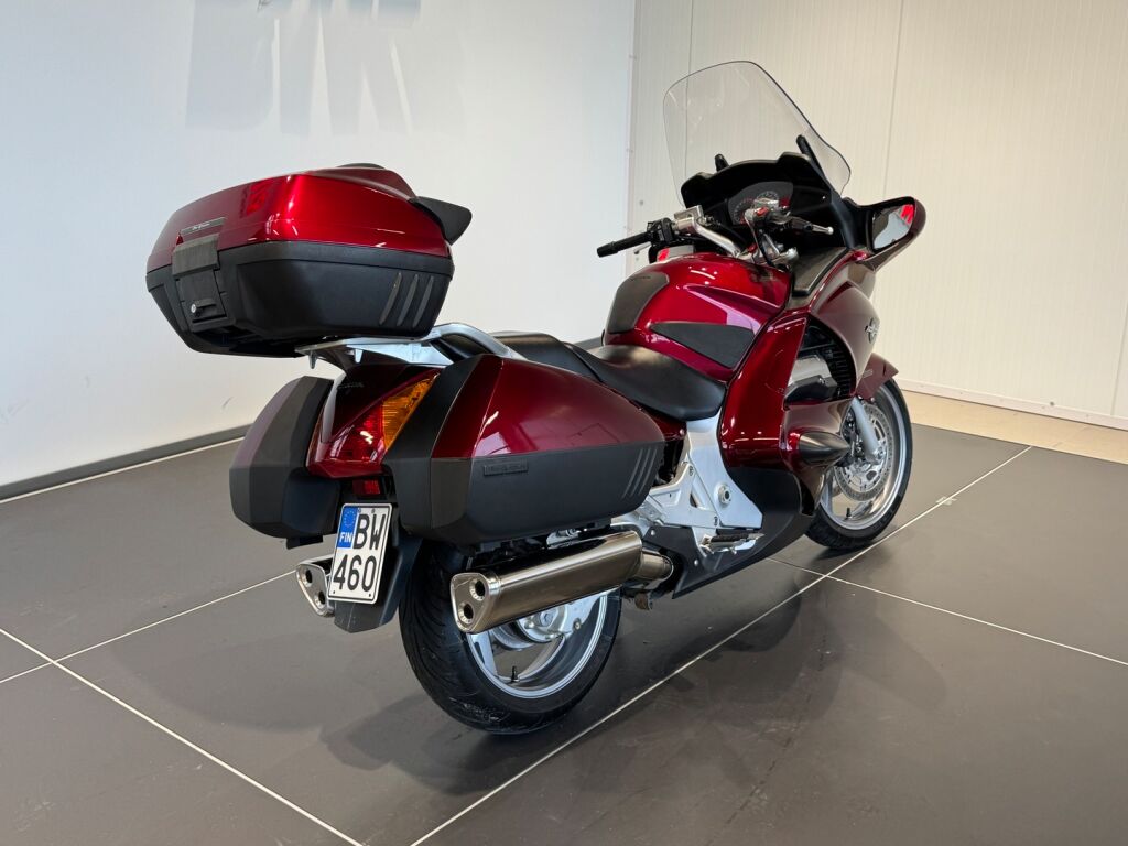 Honda ST 2005 Punainen