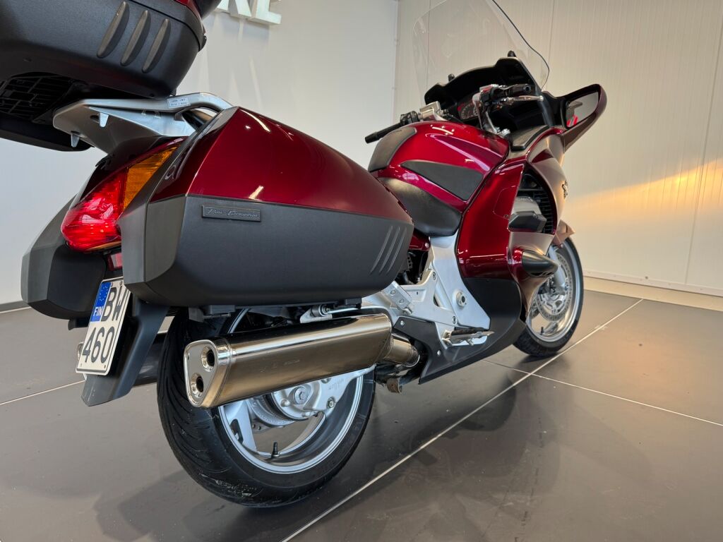 Honda ST 2005 Punainen