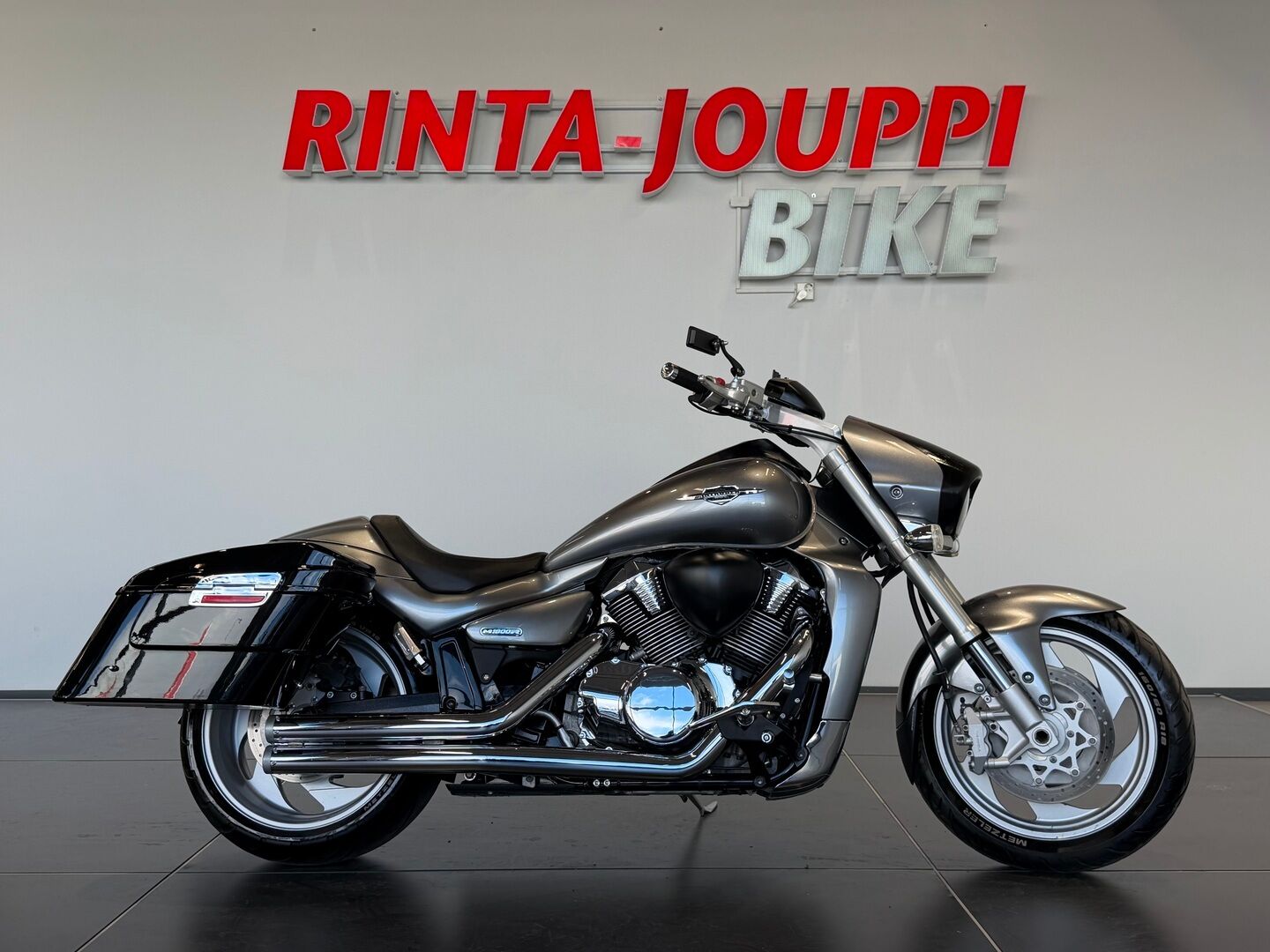 Suzuki INTRUDER