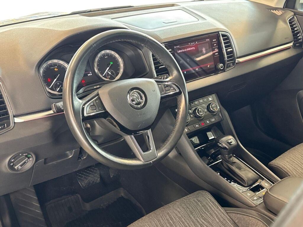 Skoda Karoq 2020 Valkoinen