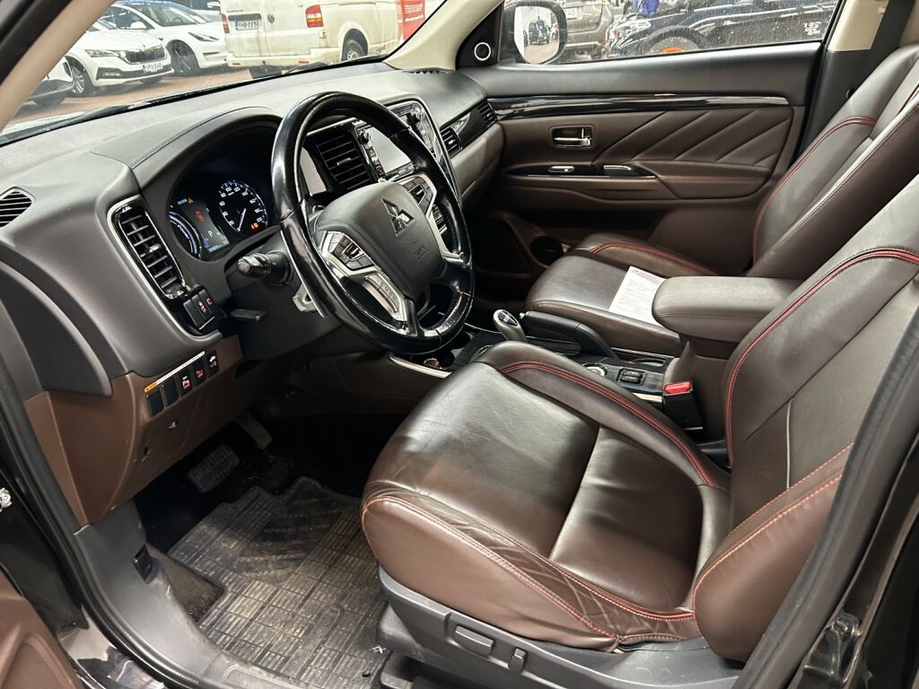 Mitsubishi Outlander PHEV 2015 Musta