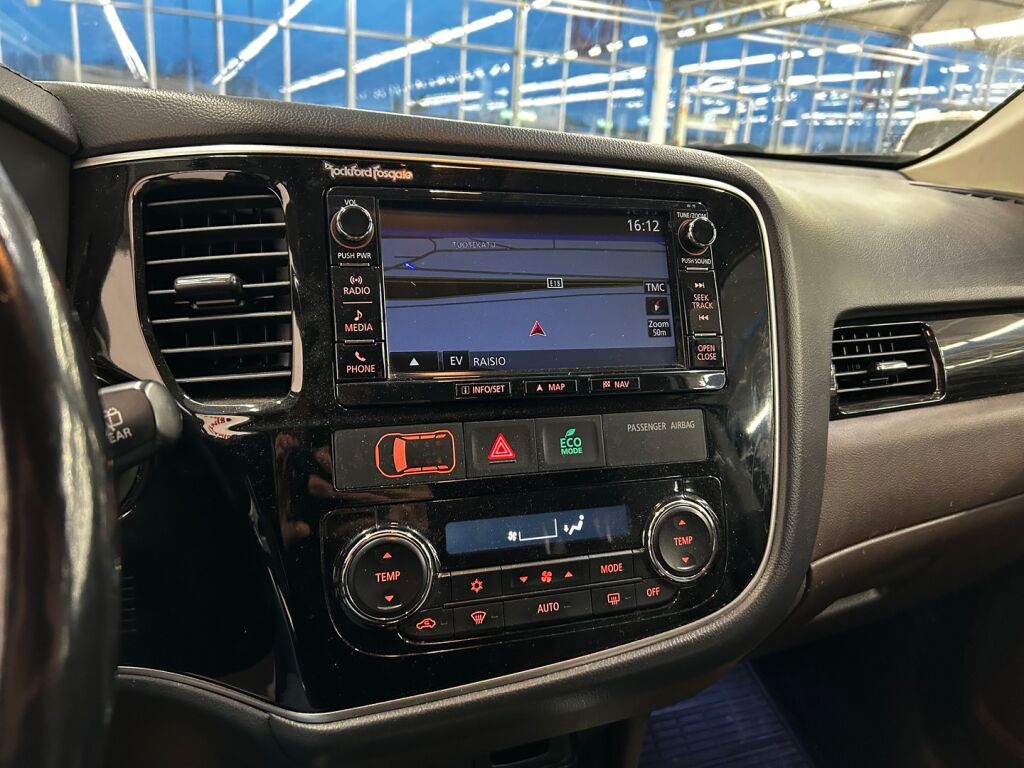 Mitsubishi Outlander PHEV 2015 Musta