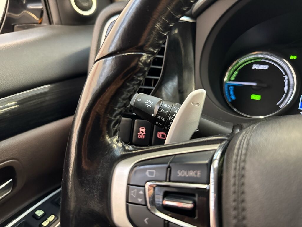 Mitsubishi Outlander PHEV 2015 Musta