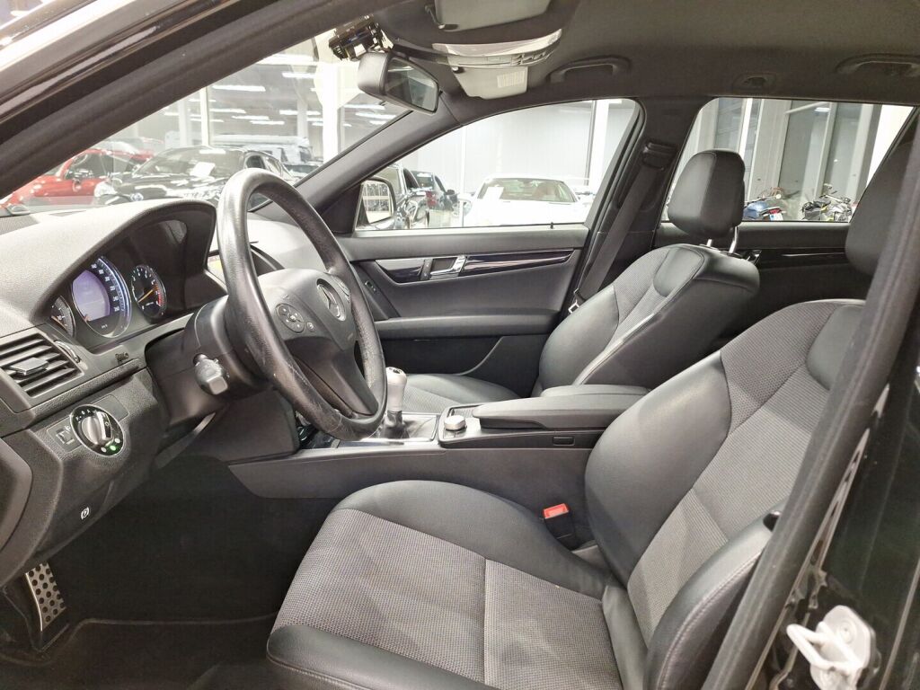 Mercedes-Benz C 2008 Musta