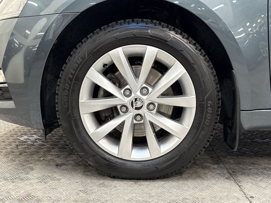 Skoda Octavia 2019 Harmaa