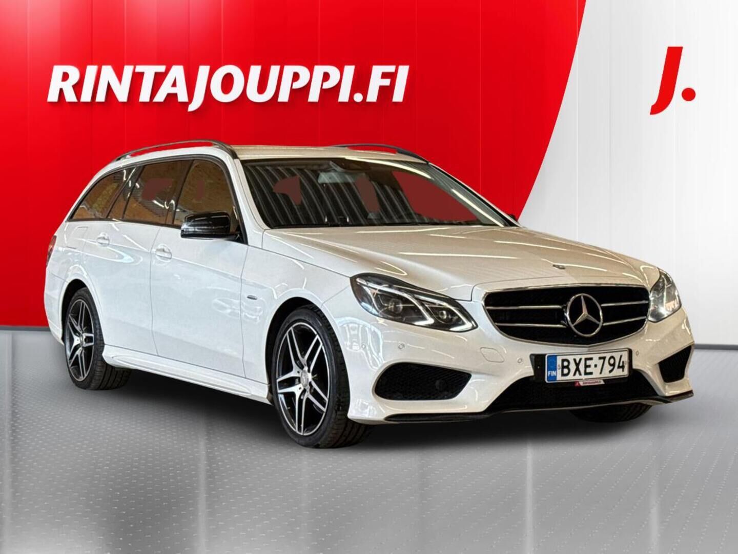 Valkoinen Mercedes-Benz E