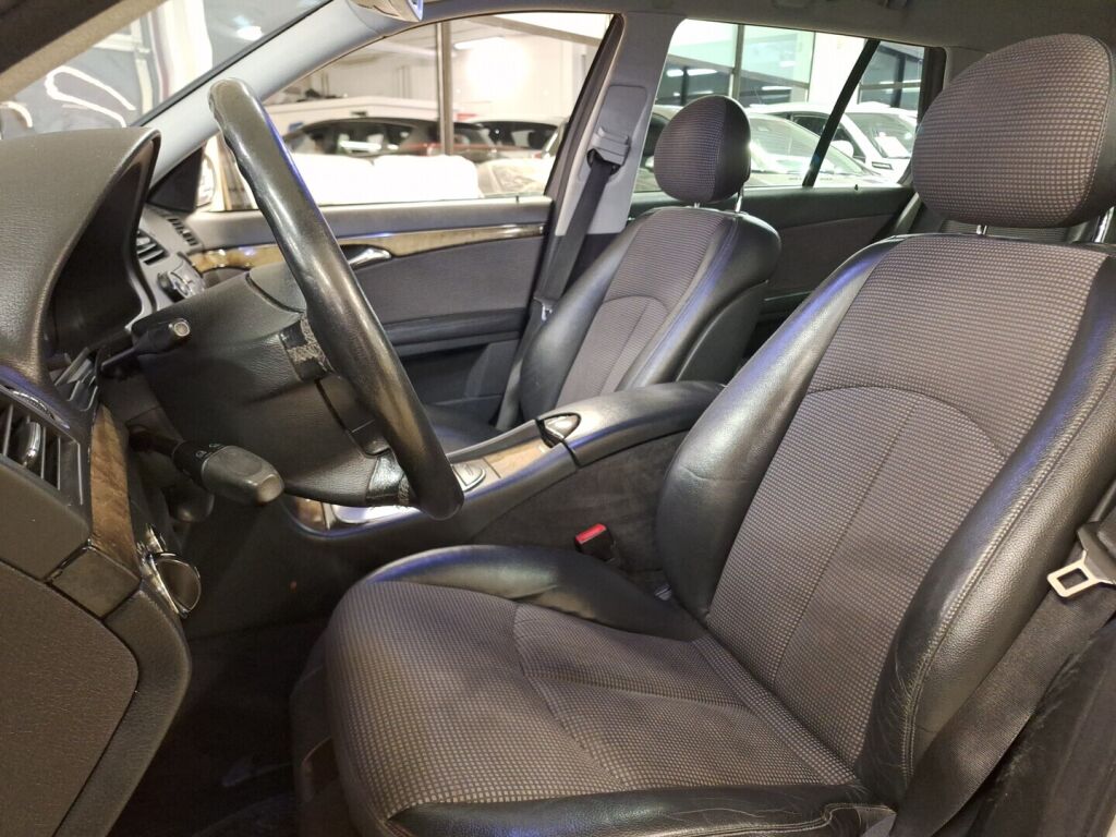 Mercedes-Benz E 2004 Harmaa