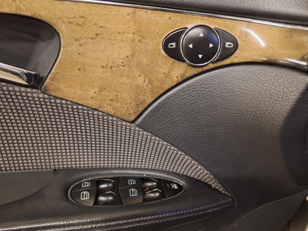 Mercedes-Benz E 2004 Harmaa