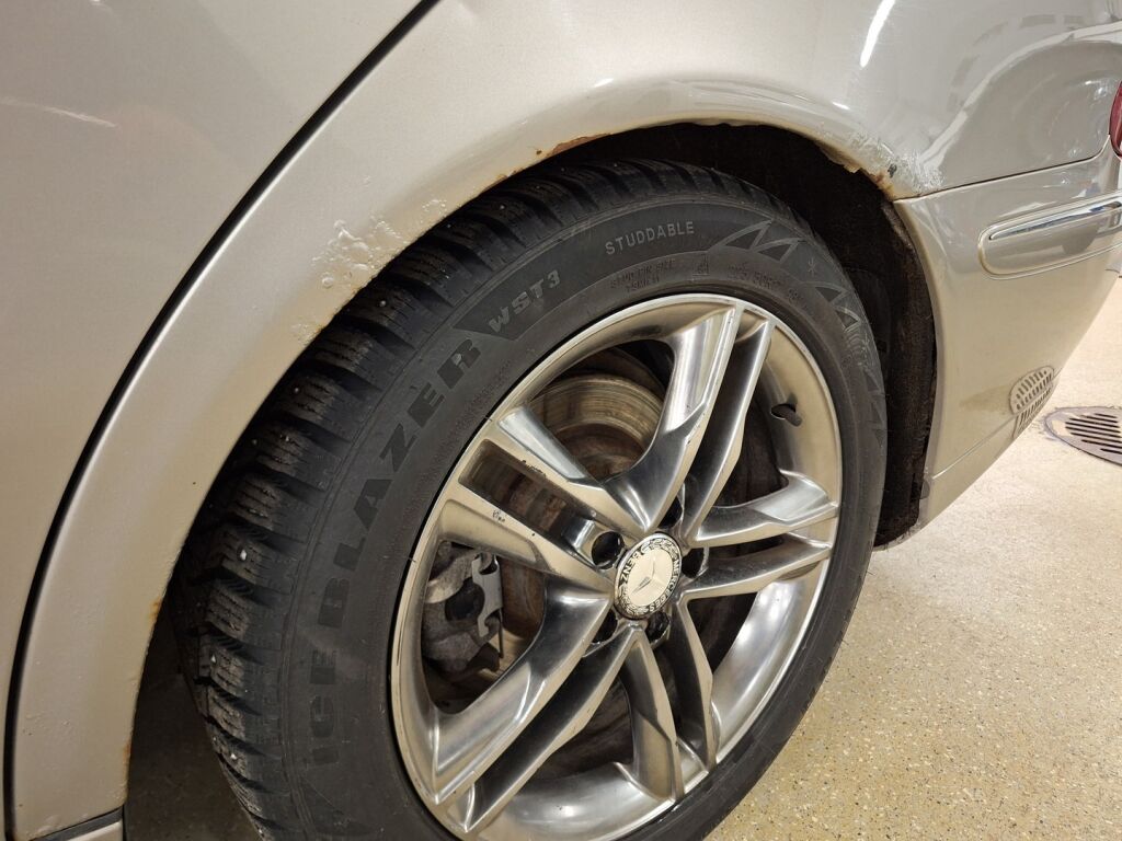 Mercedes-Benz E 2004 Harmaa